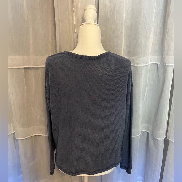 American eagle. Extra large. Blue sweater tie in front. - Picture 2 of 2